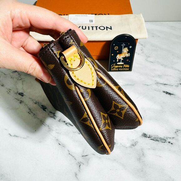 Louis Vuitton Liv Pochette - Picture 8 of 16